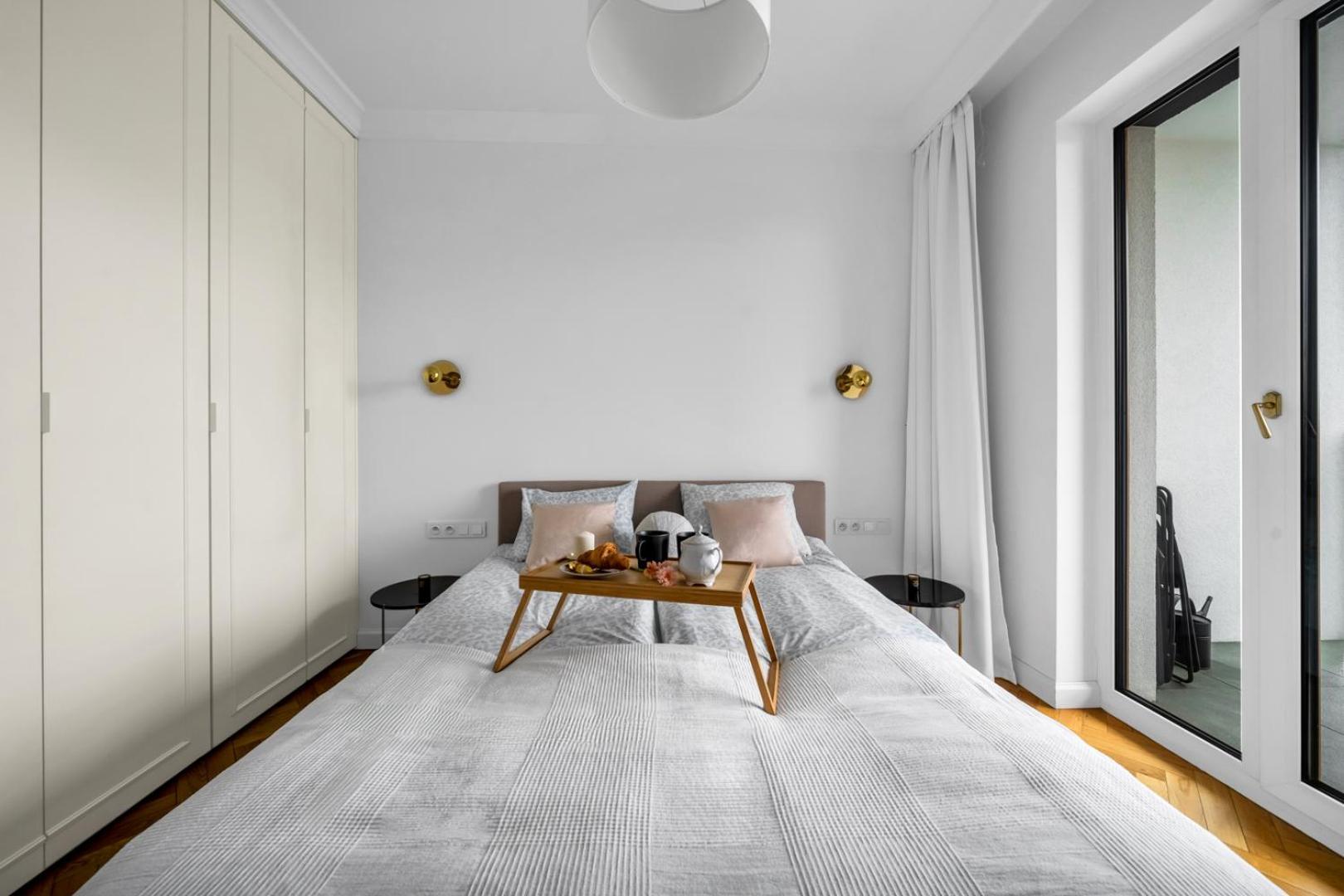 Zoliborz - Parking & Two Balconies - By Rentujemy Warsaw